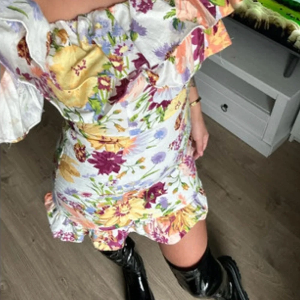 🌸 OFF SHOULDERS FLORAL DRESS - Picture 8 of 12